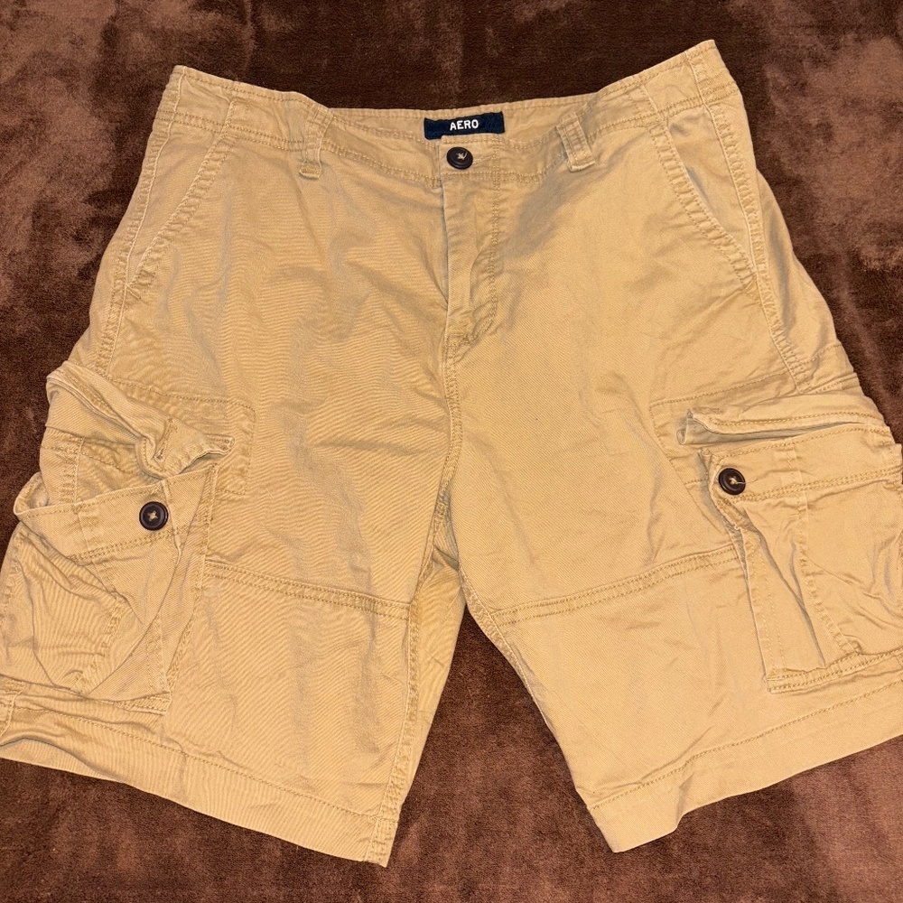 Aero size 33 cargo shorts
